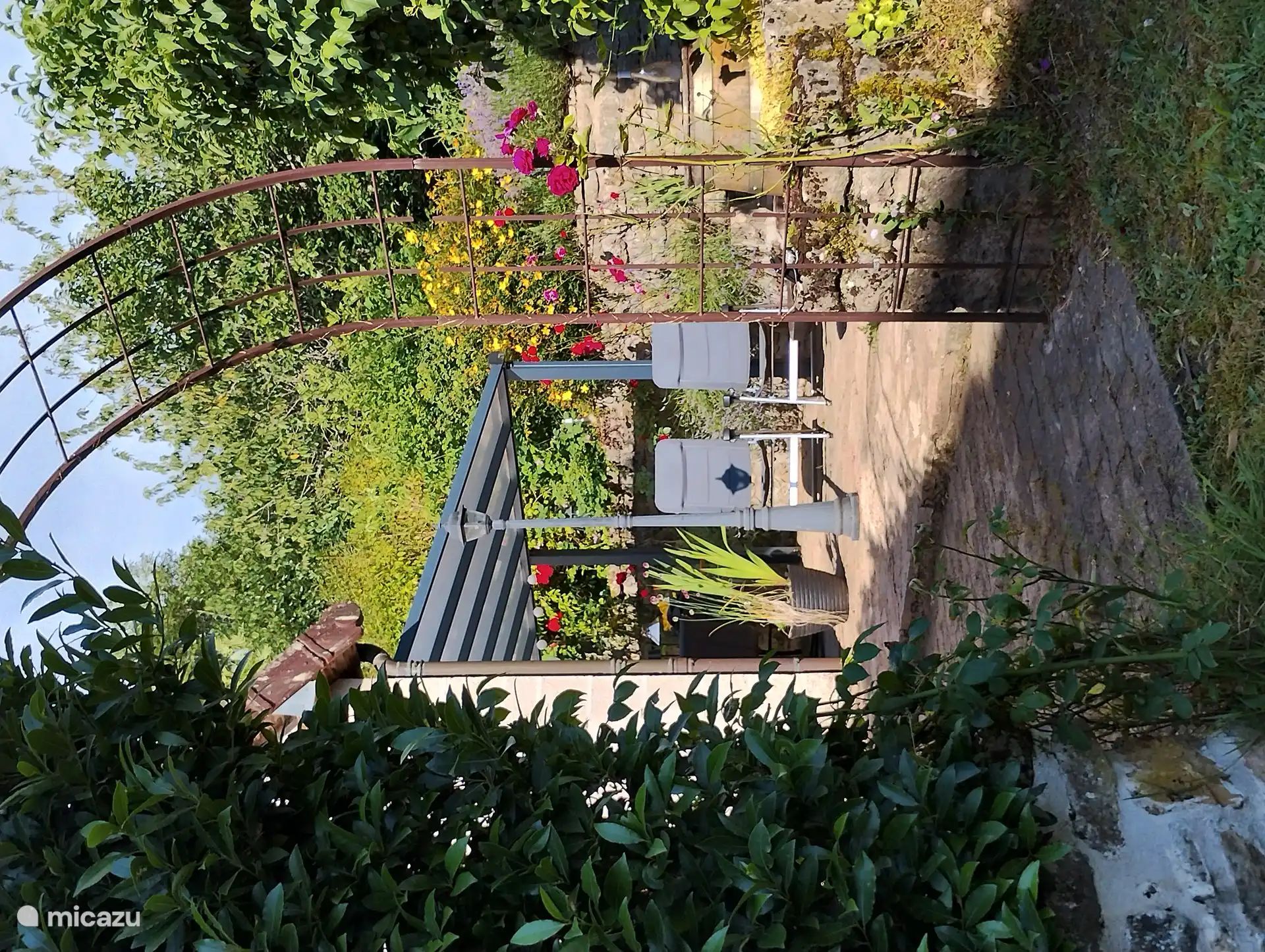 Die Terrasse mit Veranda