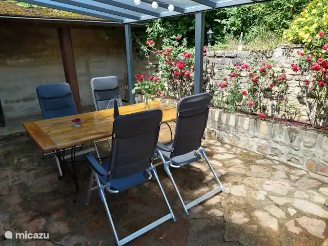 Casa rural Les Sources du Chateau en Francia, Saona y Loira, Couches - casa rural / cabaña bajo el porche