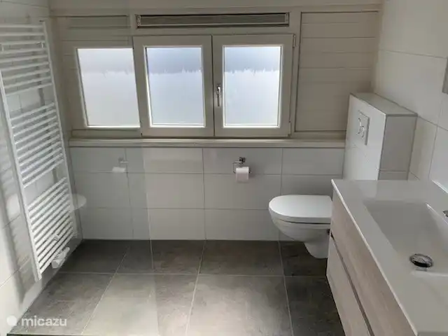 Vakantievilla in Zeeland huren in Nederland, Zeeland, Kamperland - villa badkamer 1e etage