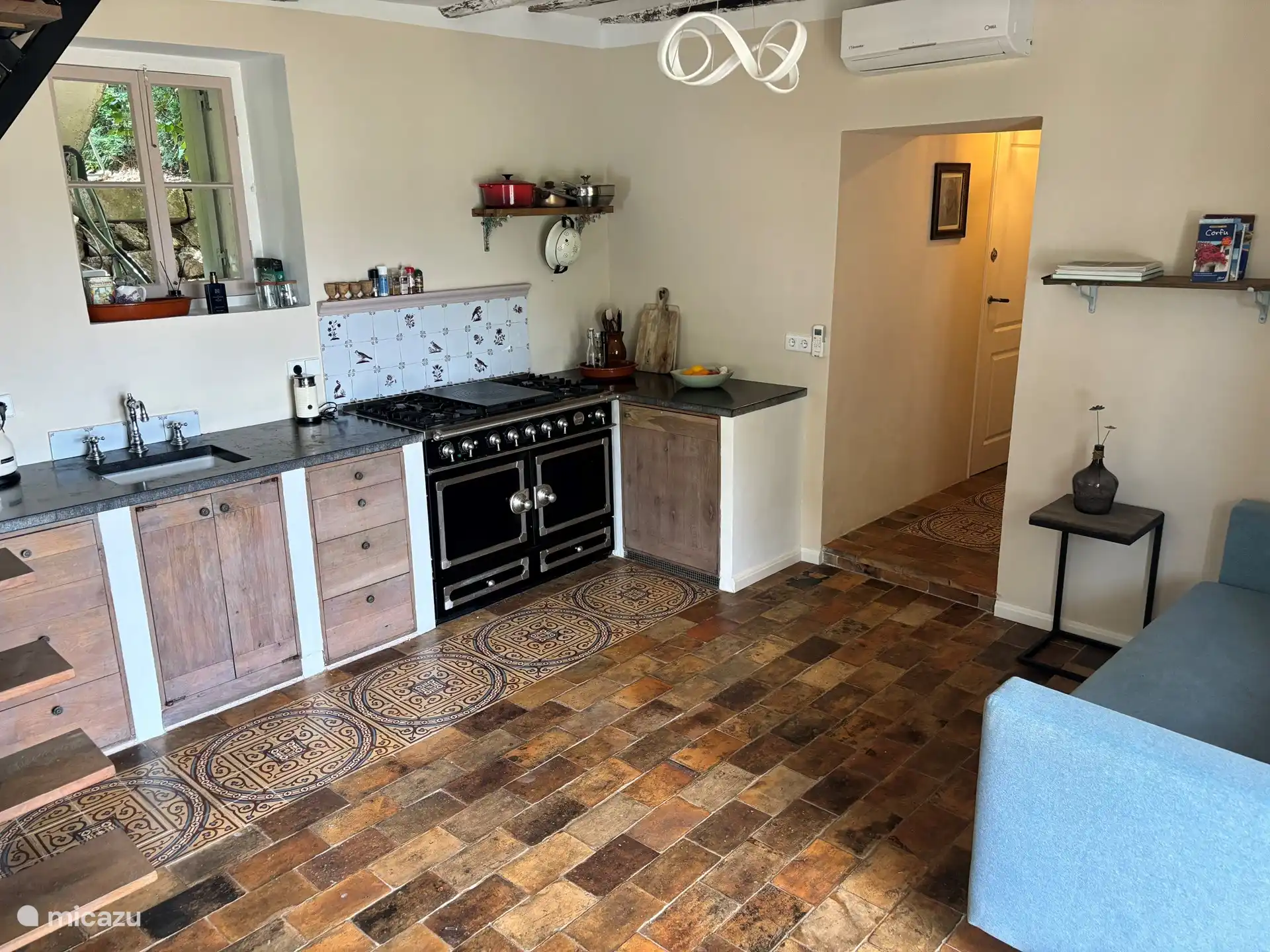 Wohnzimmer - Küche mit Doppelschlafcouch