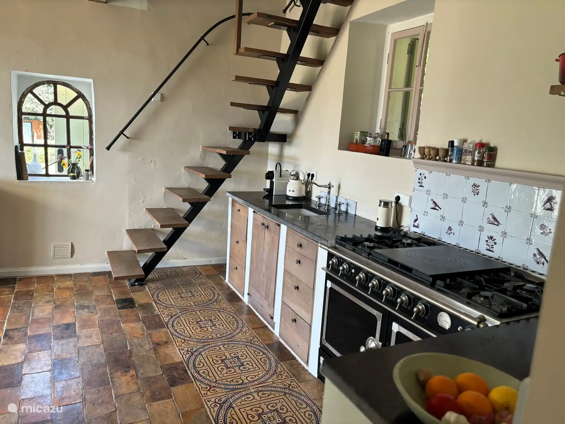 Voll ausgestattete Küche