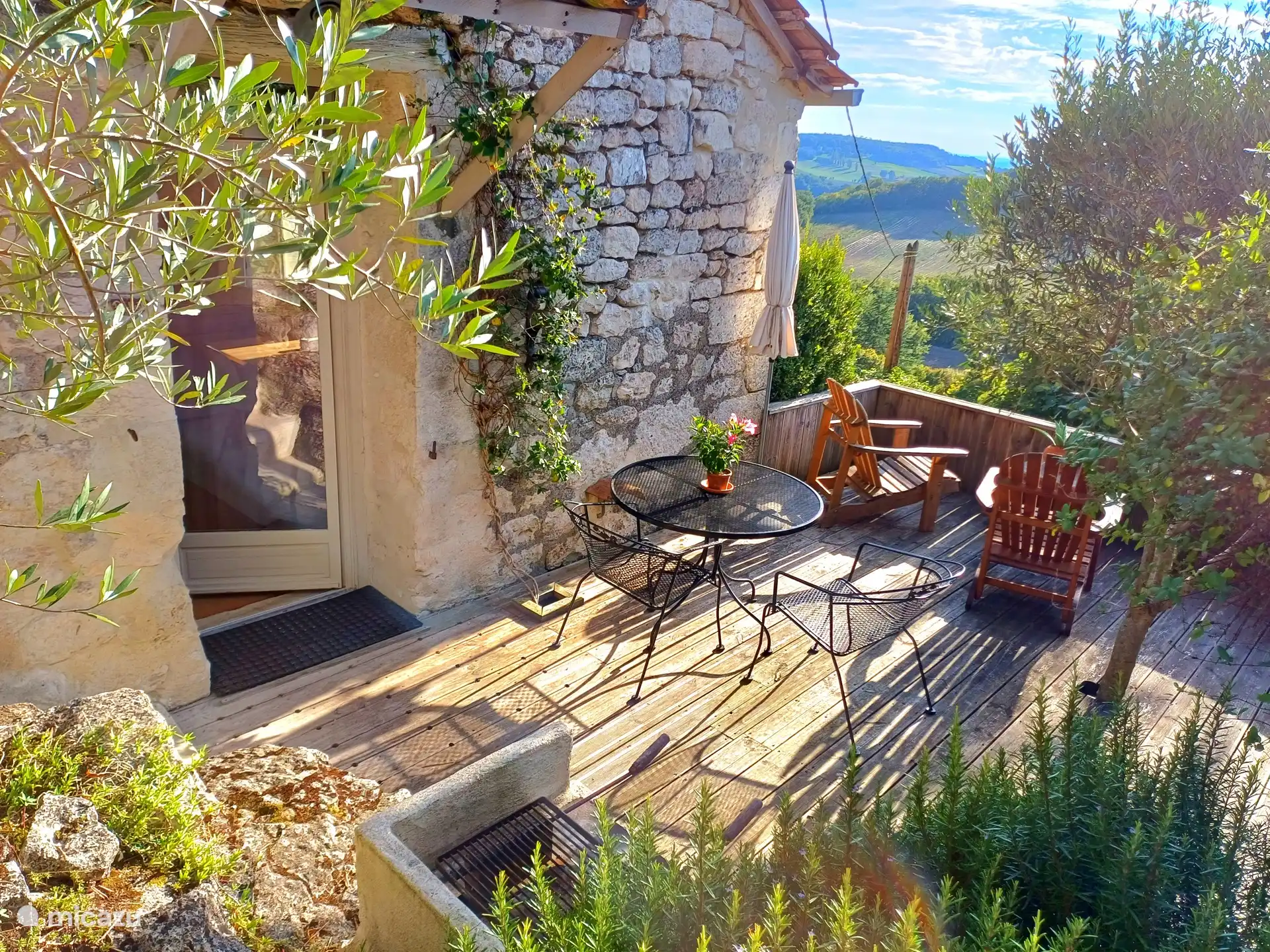 Terrasse und Eingang