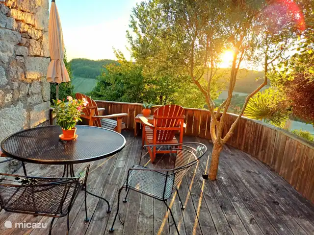 casa vacacional en Francia, Lot, Flaugnac – ¡Bulle, para los amantes del vino! Atardecer desde la terraza