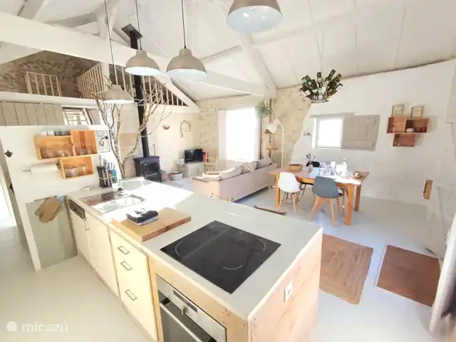 casa vacacional en Francia, Lot, Flaugnac – ¡Bulle, para los amantes del vino! Vista desde la cocina