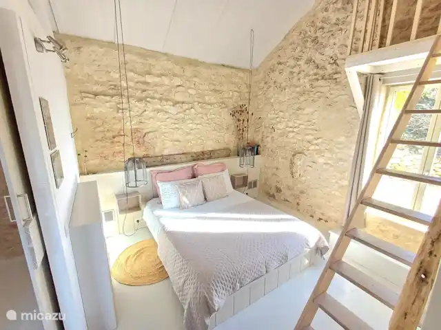 casa vacacional en Francia, Lot, Flaugnac – ¡Bulle, para los amantes del vino! Dormitorio con cómoda cama doble (160 x 200)