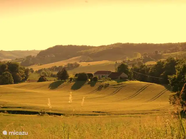 casa vacacional en Francia, Lot, Flaugnac – ¡Bulle, para los amantes del vino! El hermoso paisaje de Quercy Blanc a la luz del atardecer