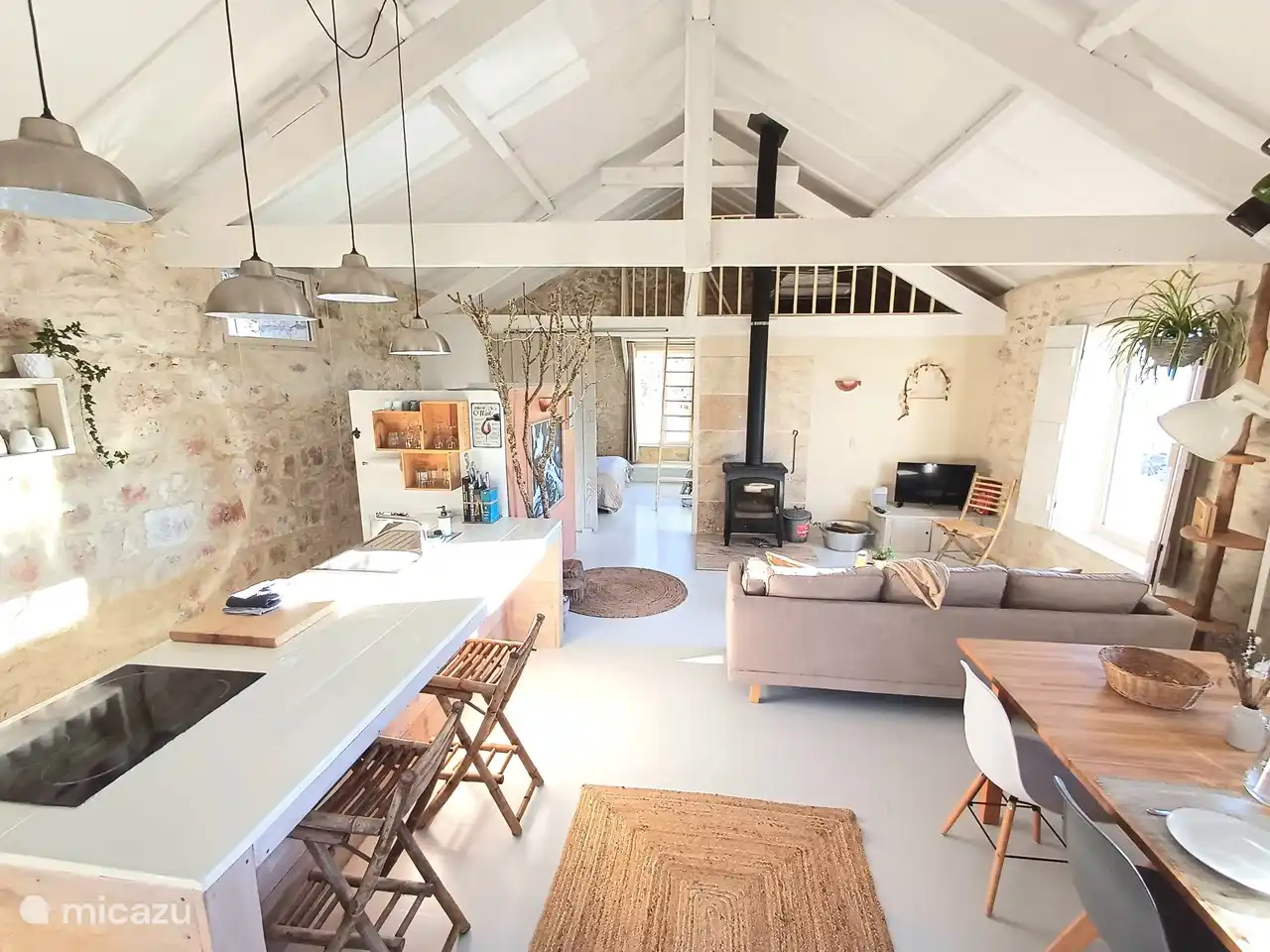 Wohnzimmer, Küche und Essbereich