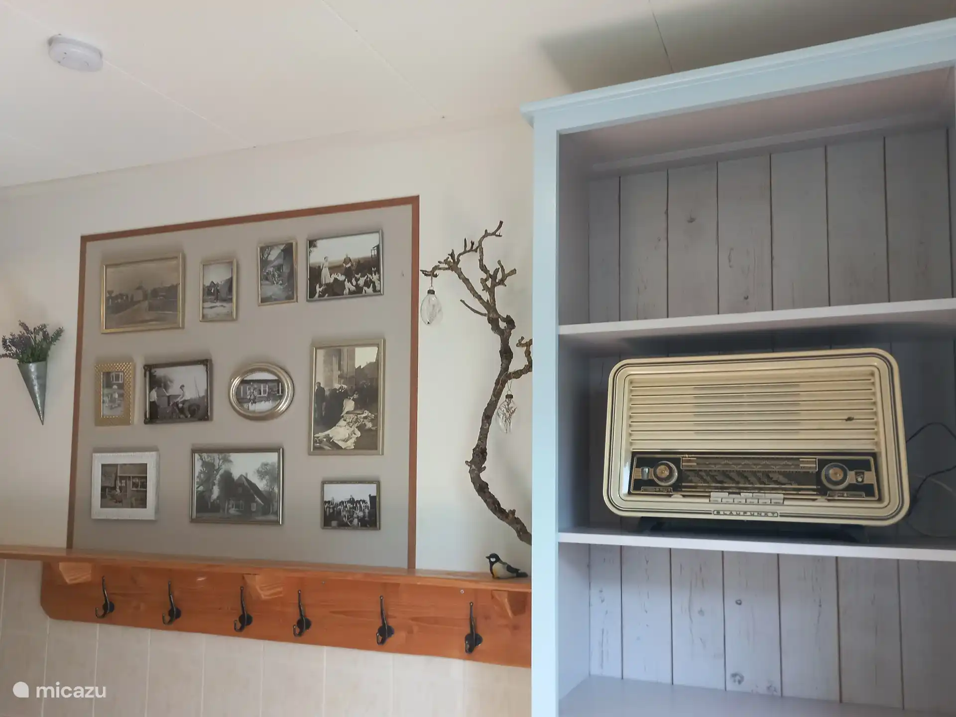 Ingang bij de oude perenboom.In Het Ommetje ziet u oude foto's en een stukje geschiedenis van de familie.
