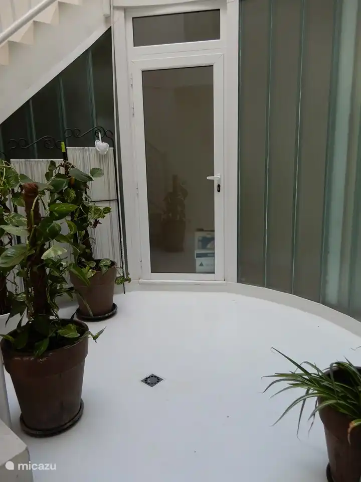 entrance patio with shower
