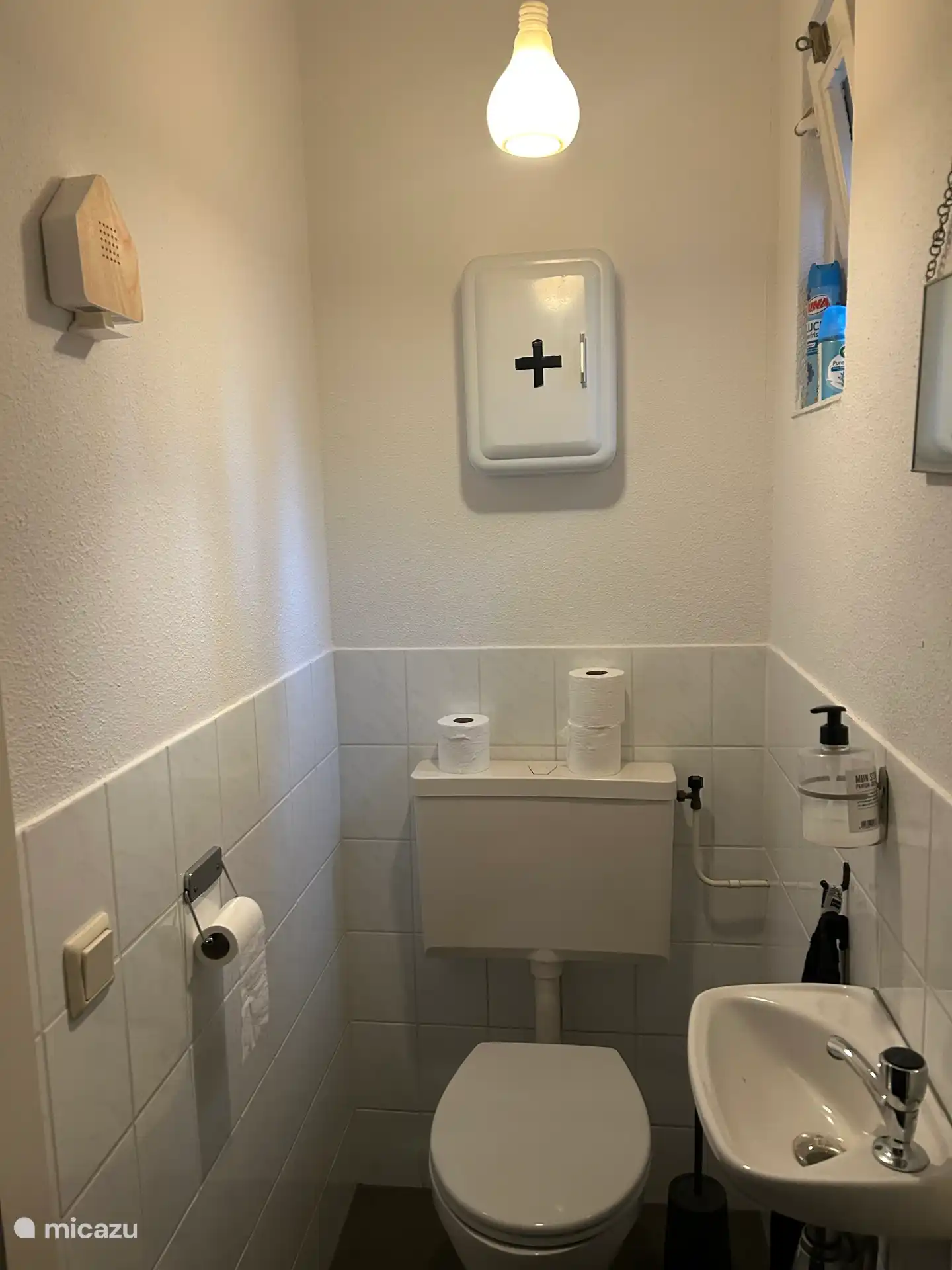 Baño separado abajo 