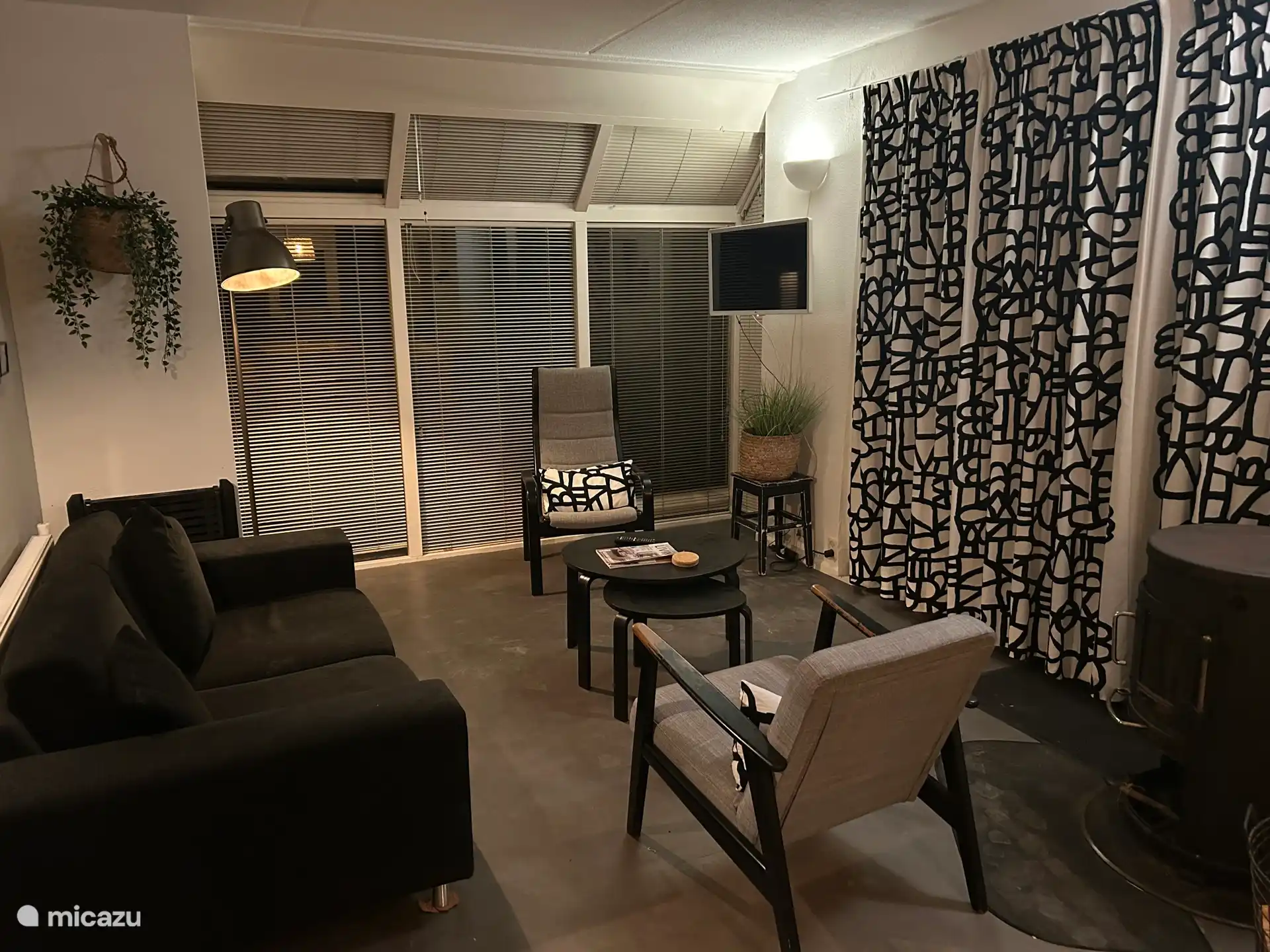 Salón (más sillones disponibles) 