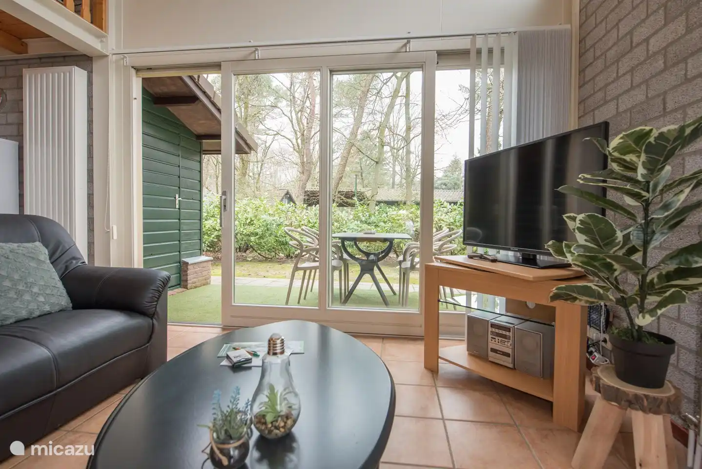 Wohnzimmer, Sitzecke mit Blick auf den Garten.