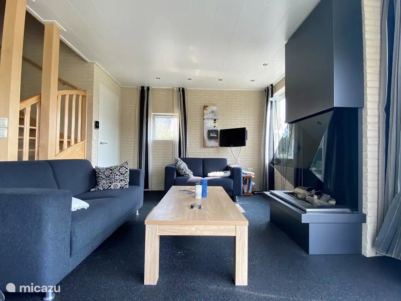 Sitzbereich mit Kamin