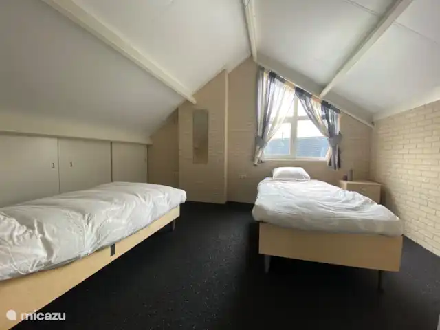 Bargereed 27 huren in Nederland, Friesland, Tzummarum - vakantiehuis Slaapkamer op bovenverdieping aan de tuinzijde