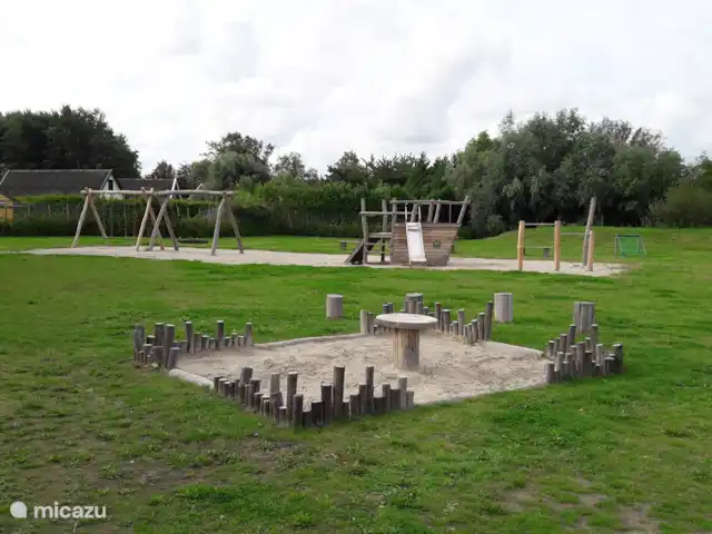 Bargereed 27 huren in Nederland, Friesland, Tzummarum - vakantiehuis Speelterrein