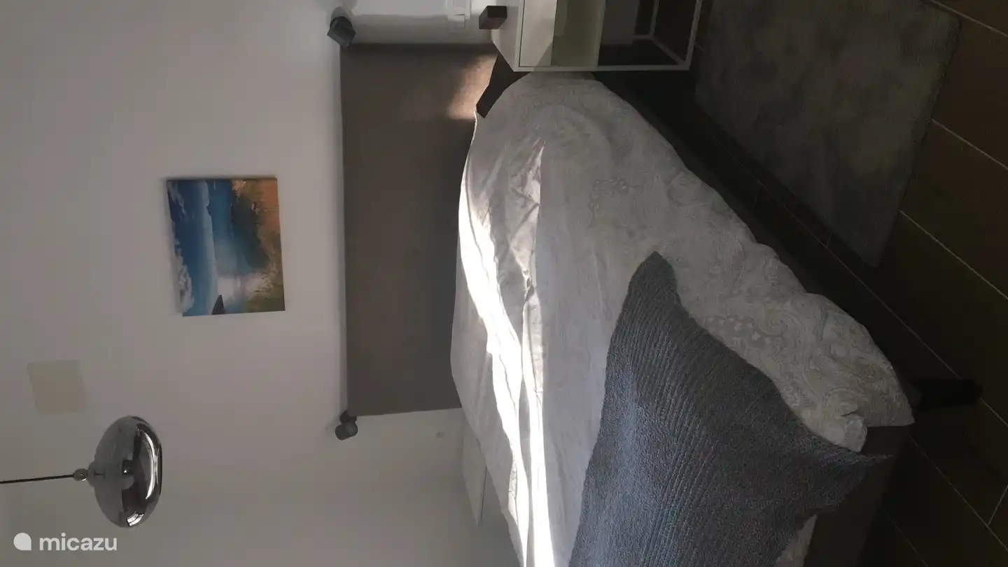 Drittes Schlafzimmer mit Boxspring (160x200) und Klimaanlage