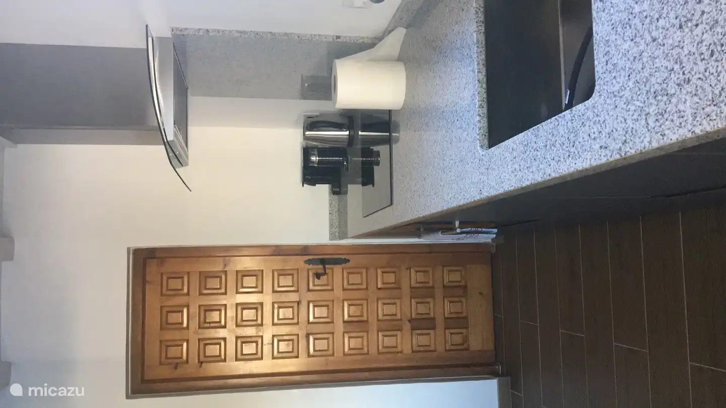 Neben der Küche befindet sich auch ein Hauswirtschaftsraum mit Waschmaschine und Trockner