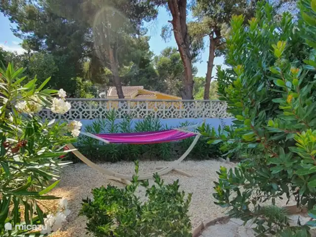 Villa Uno Más en España, Costa Blanca, Moraira - villa Relájate en la hamaca en un rincón tranquilo del jardín.