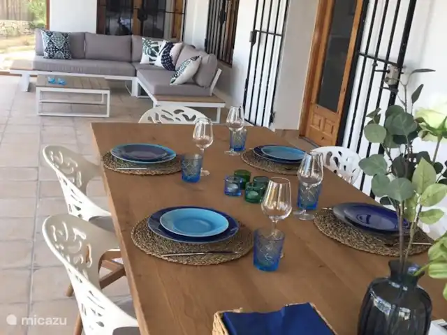 Villa Uno Más en España, Costa Blanca, Moraira - villa Amplia mesa de comedor para cenas acogedoras.