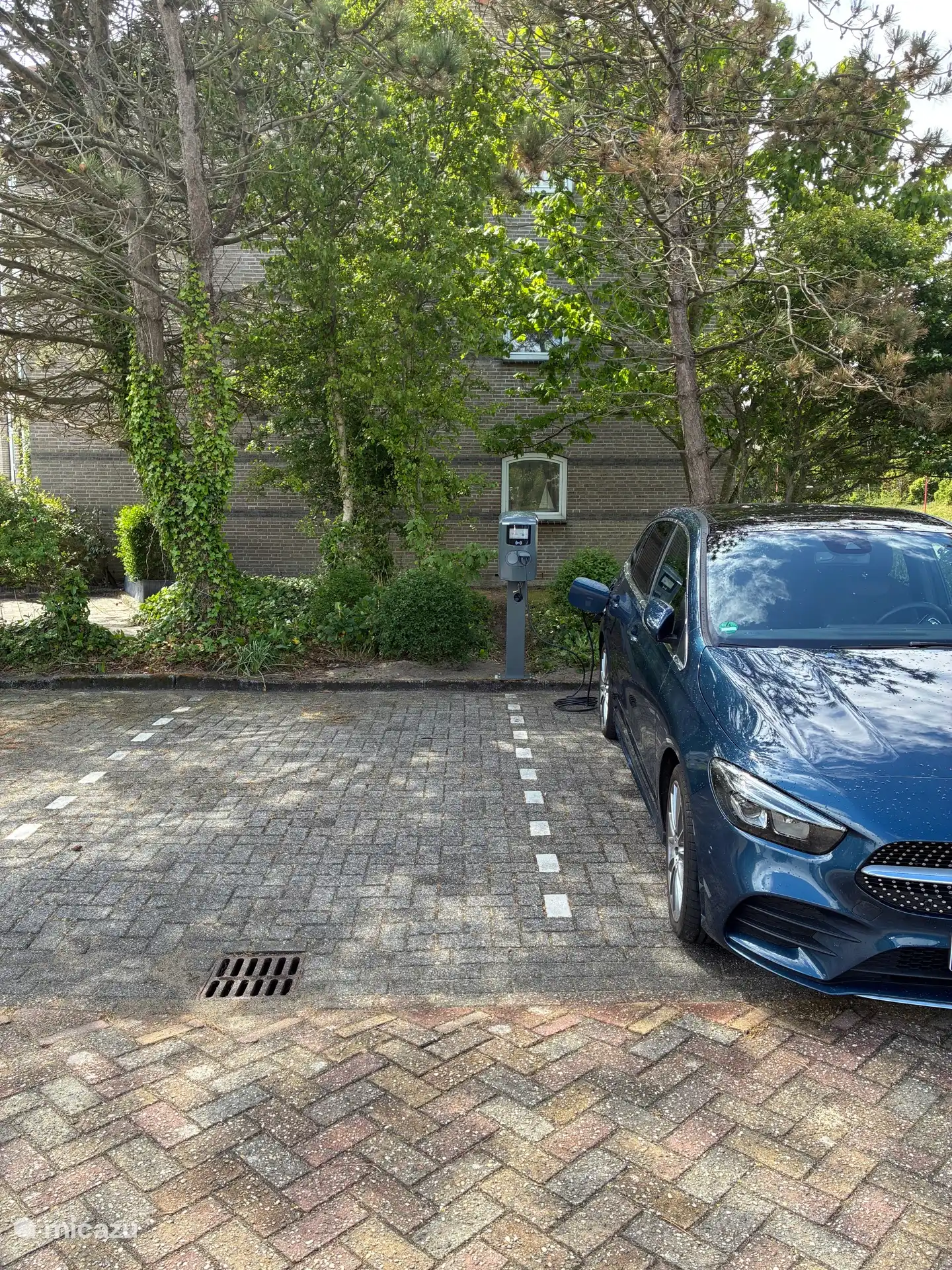 Station de recharge, rechargez votre voiture électrique dans notre parc.