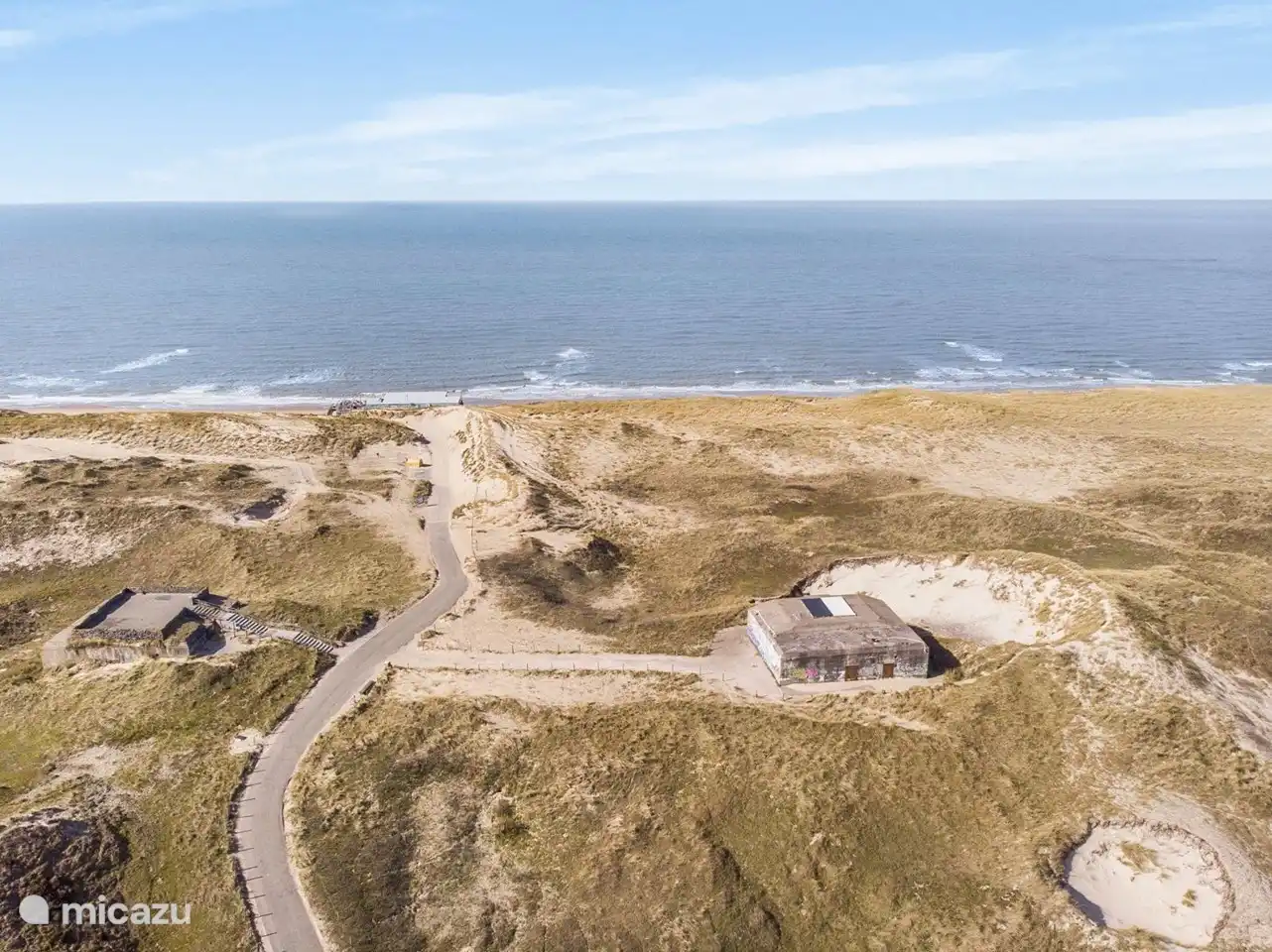 Bunker avec graffiti, vue sur la mer du Nord