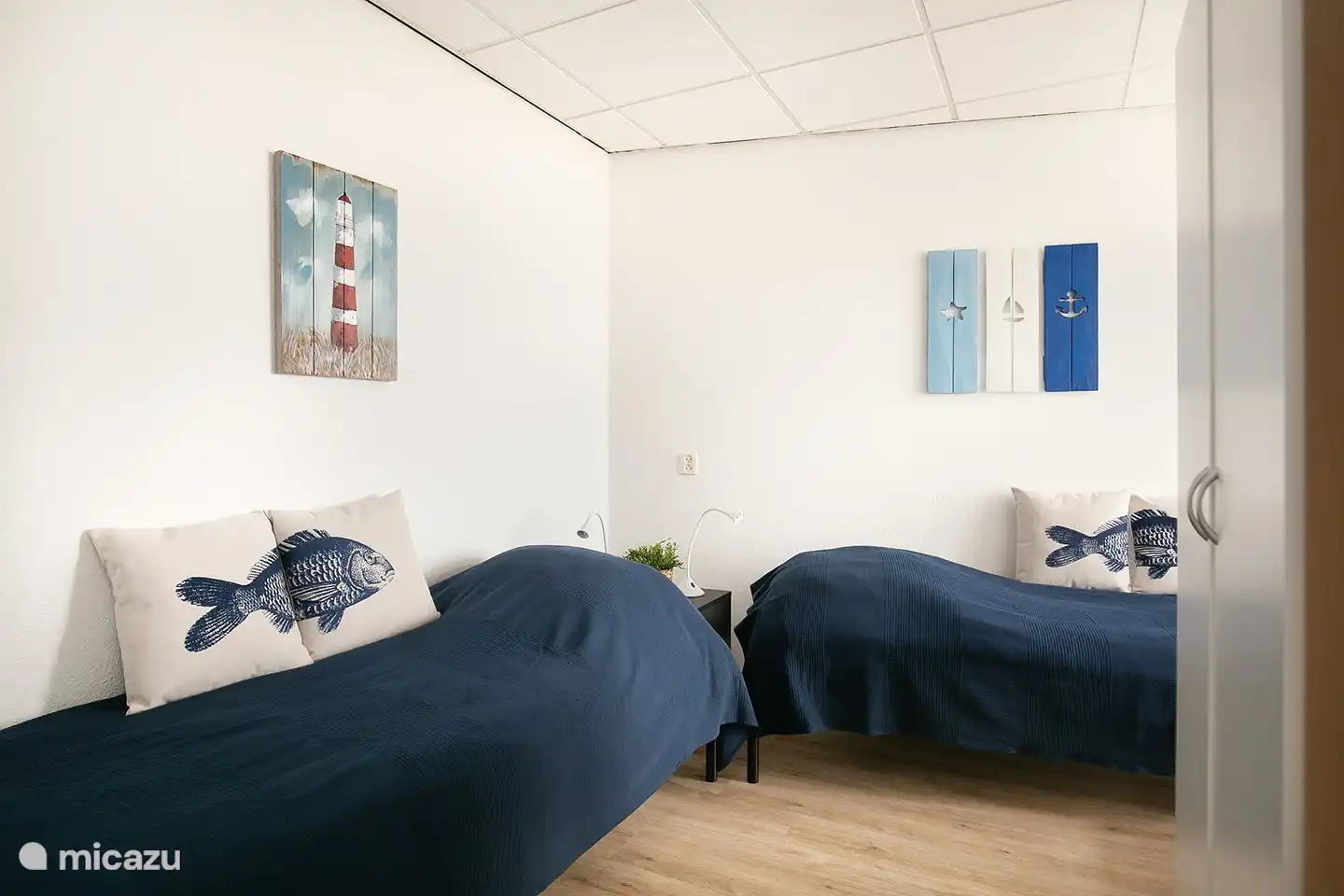 Chambre avec 2 lits simples.