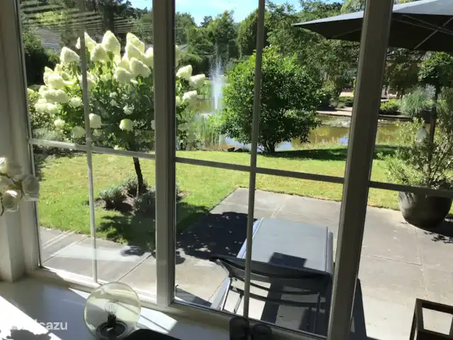 Casa Lara | Pays-Bas, Gueldre, Kootwijk - chalet Vue du salon sur l’étang depuis le salon