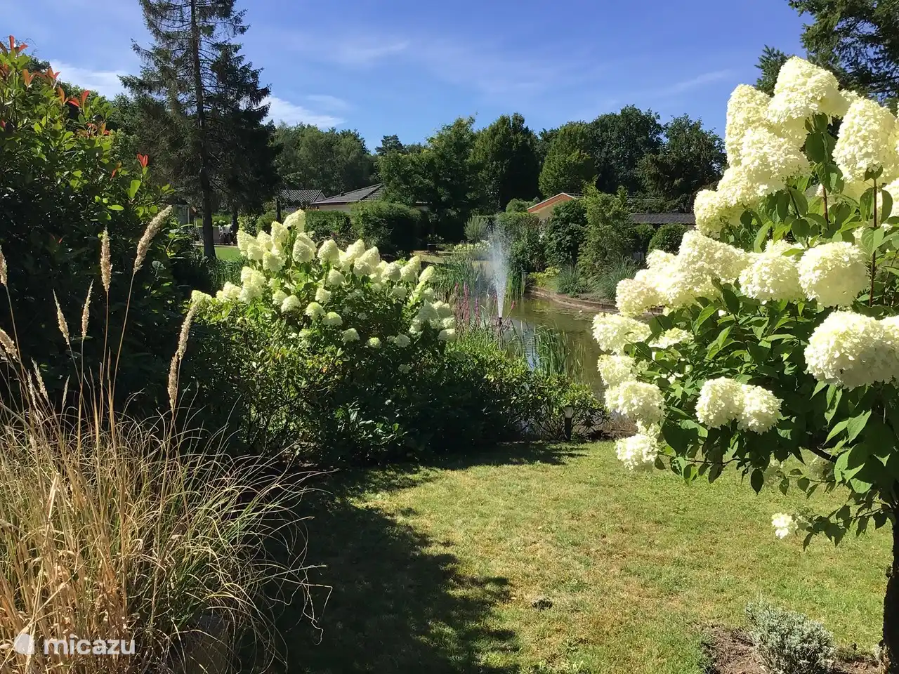 The neighboring gardens are also worth seeing