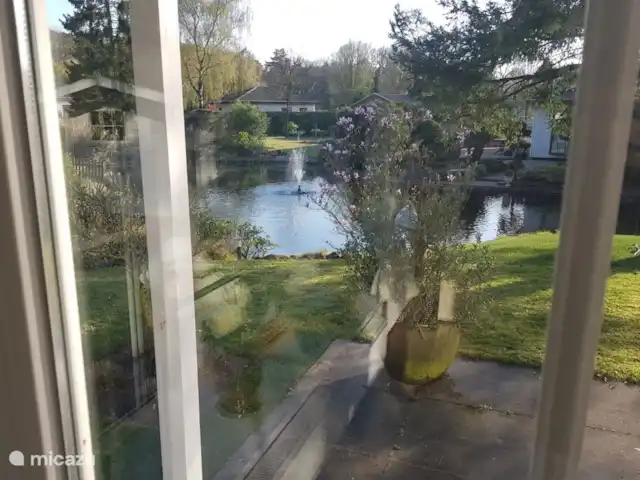 Casa Lara | Pays-Bas, Gueldre, Kootwijk - chalet Vue du salon sur le jardin et l'étang