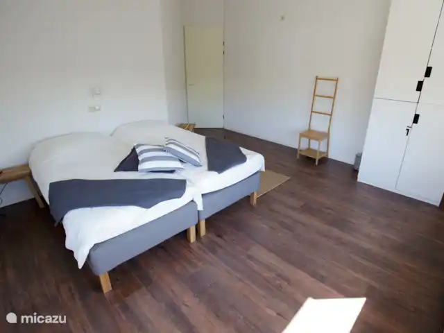 Villa de vacances spacieuse sur le lac frison | Pays-Bas, Frise, Eernewoude - villa Chambre 1 (étage supérieur)