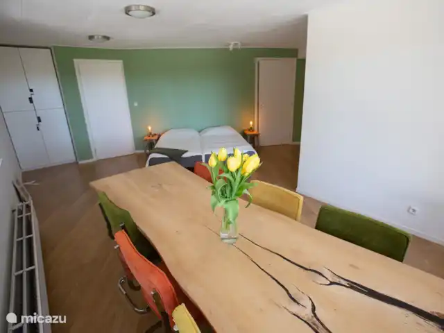 Villa de vacances spacieuse sur le lac frison | Pays-Bas, Frise, Eernewoude - villa Chambre 5. (rez-de-chaussée) avec son propre espace de travail / détente / salle de jeux