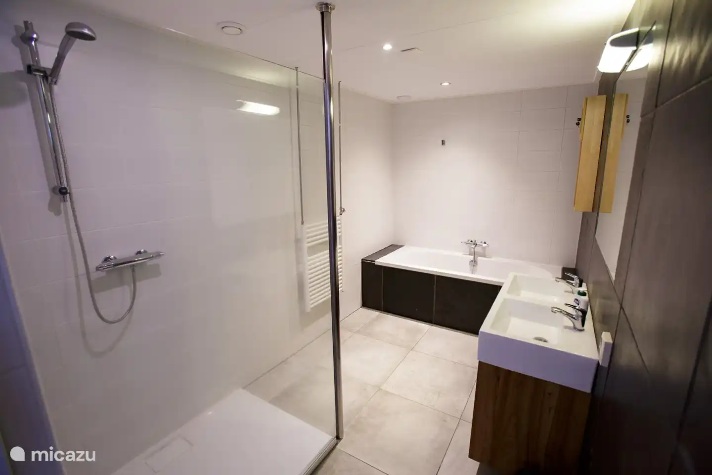 1st floor bathroom, with walk-in shower, bath and 2 washbasins