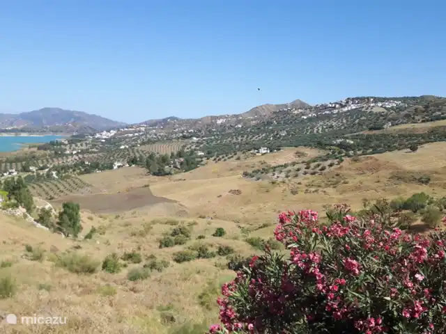 Maison de la Sérénité | Espagne, Andalousie, Los Romanes - maison de vacances A 300m à pied de la maison vous trouverez cette vue sur le réservoir de Viñuela sur lequel les sports non motorisés sont autorisés
