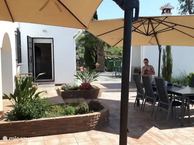 Maison de la Sérénité | Espagne, Andalousie, Los Romanes - maison de vacances La table à manger sur la terrasse