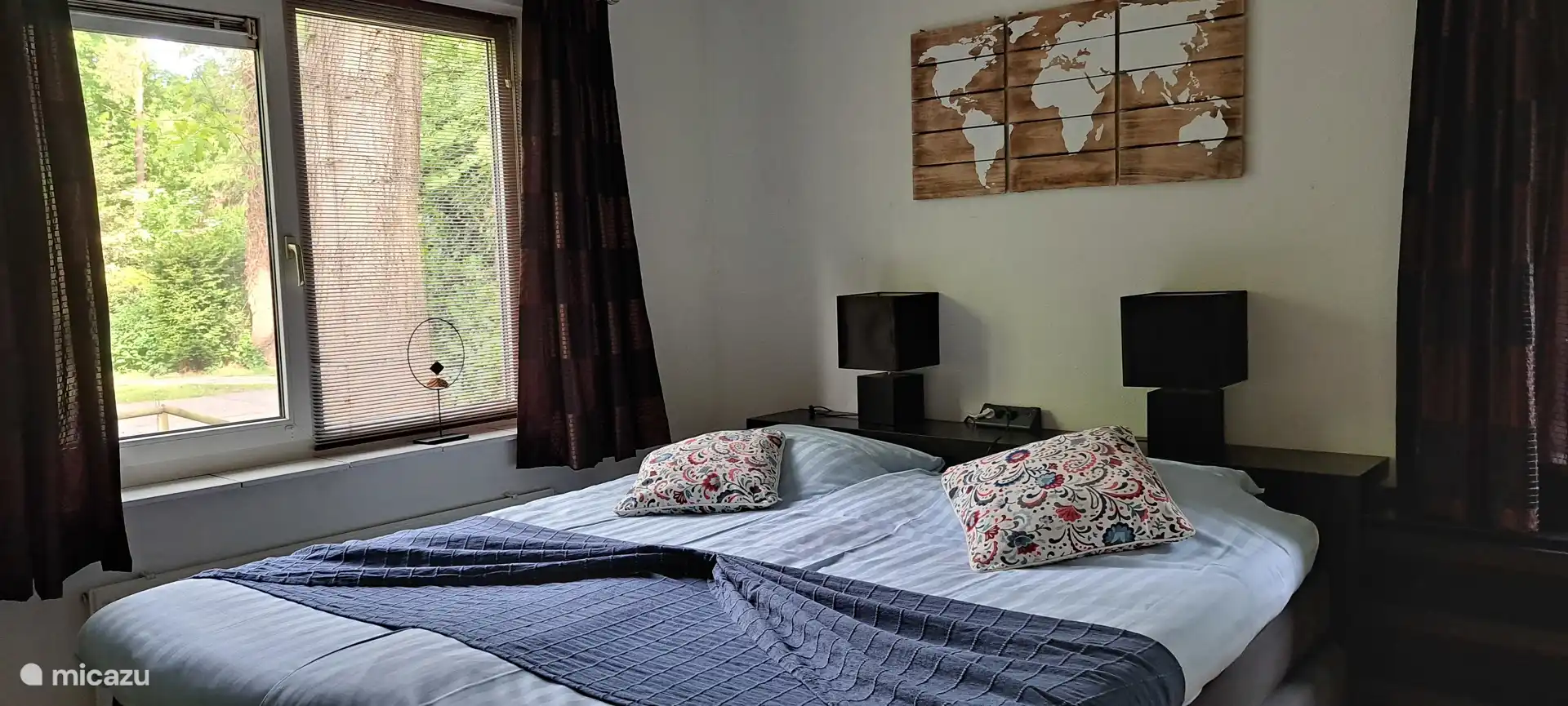 Schlafzimmer 1 Kingsize-Bett im Erdgeschoss