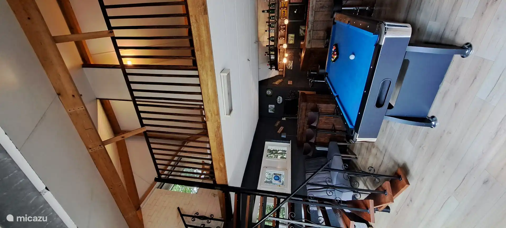 mit einem kleinen Teil des Hohlraums, der oben sichtbar ist. 