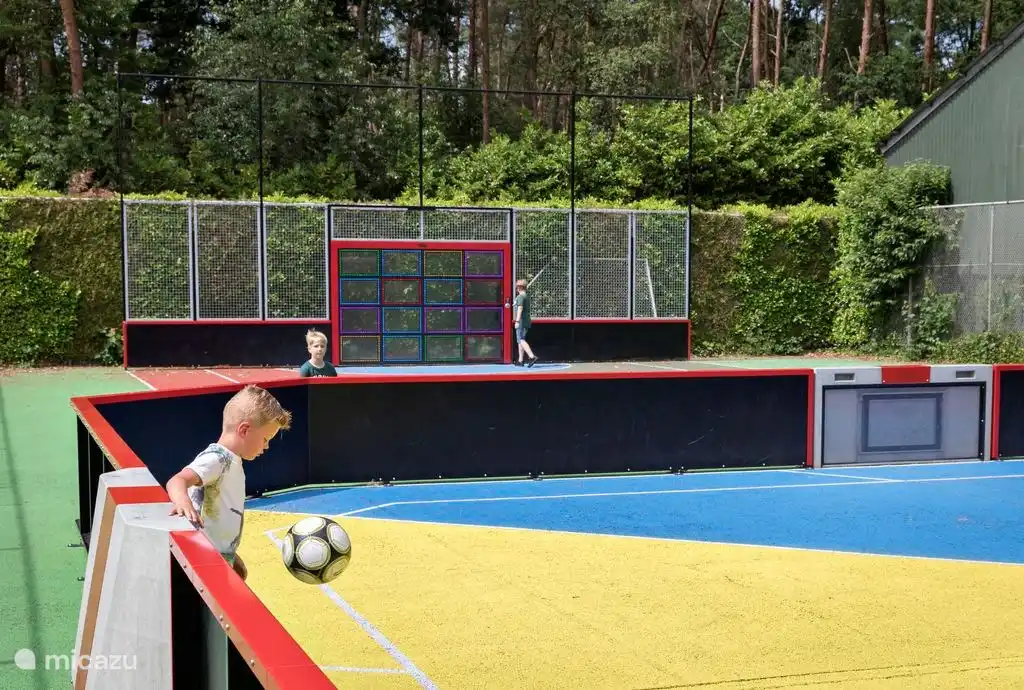 Fußballplatz zu Fuß erreichbar