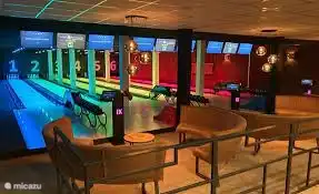 Bowlingbahnen können im Park gemietet werden