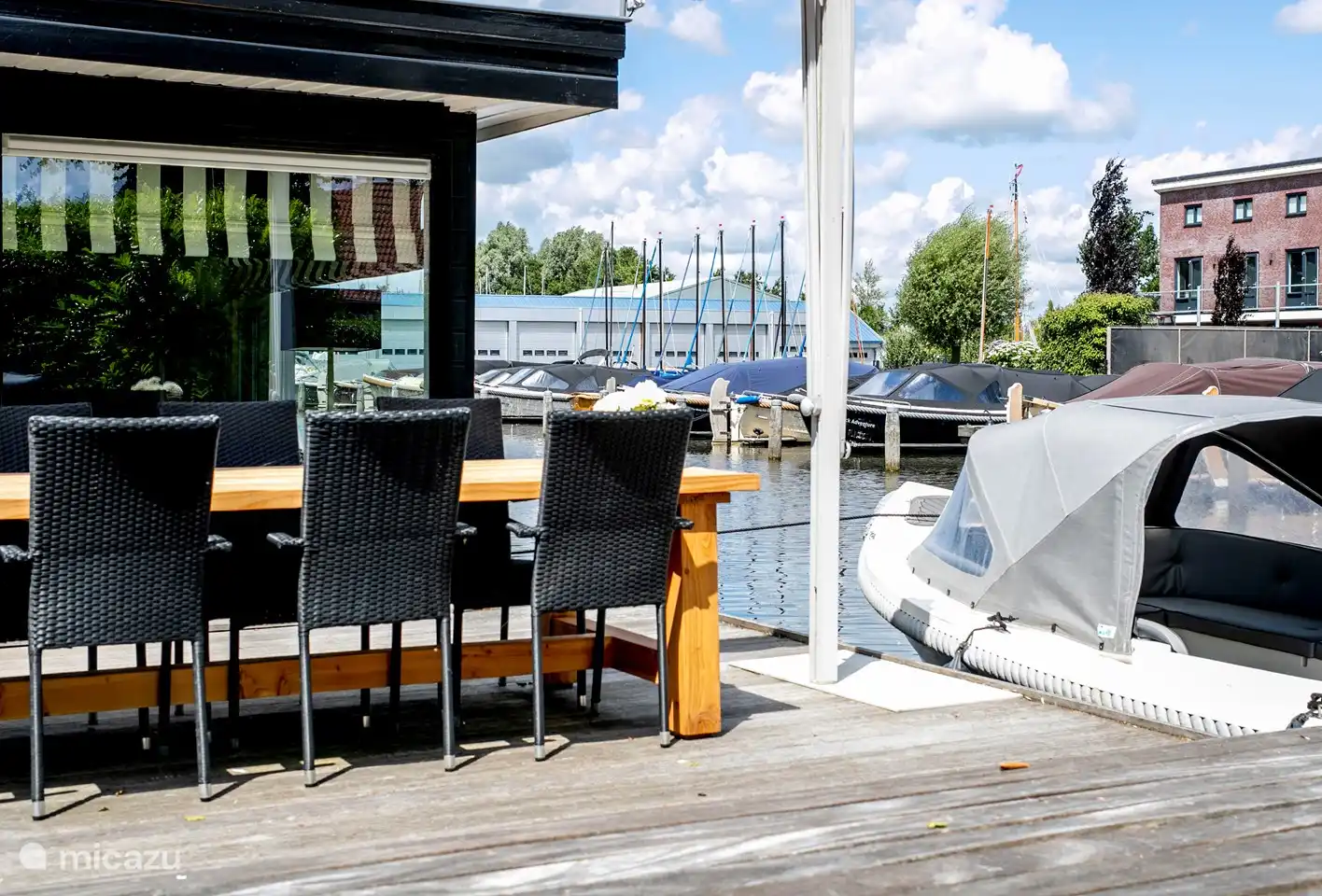 Vue depuis le jardin.