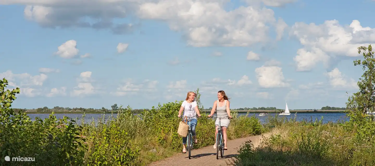 Beau vélo dans la région, des vélos peuvent être loués à distance de marche.