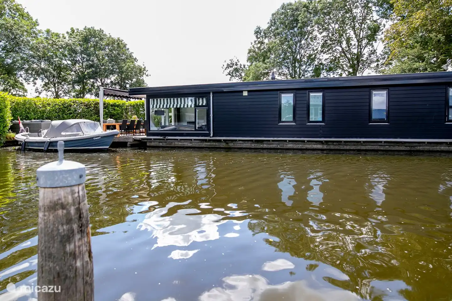 Belle péniche avec possibilité de louer un sloop à distance de marche !