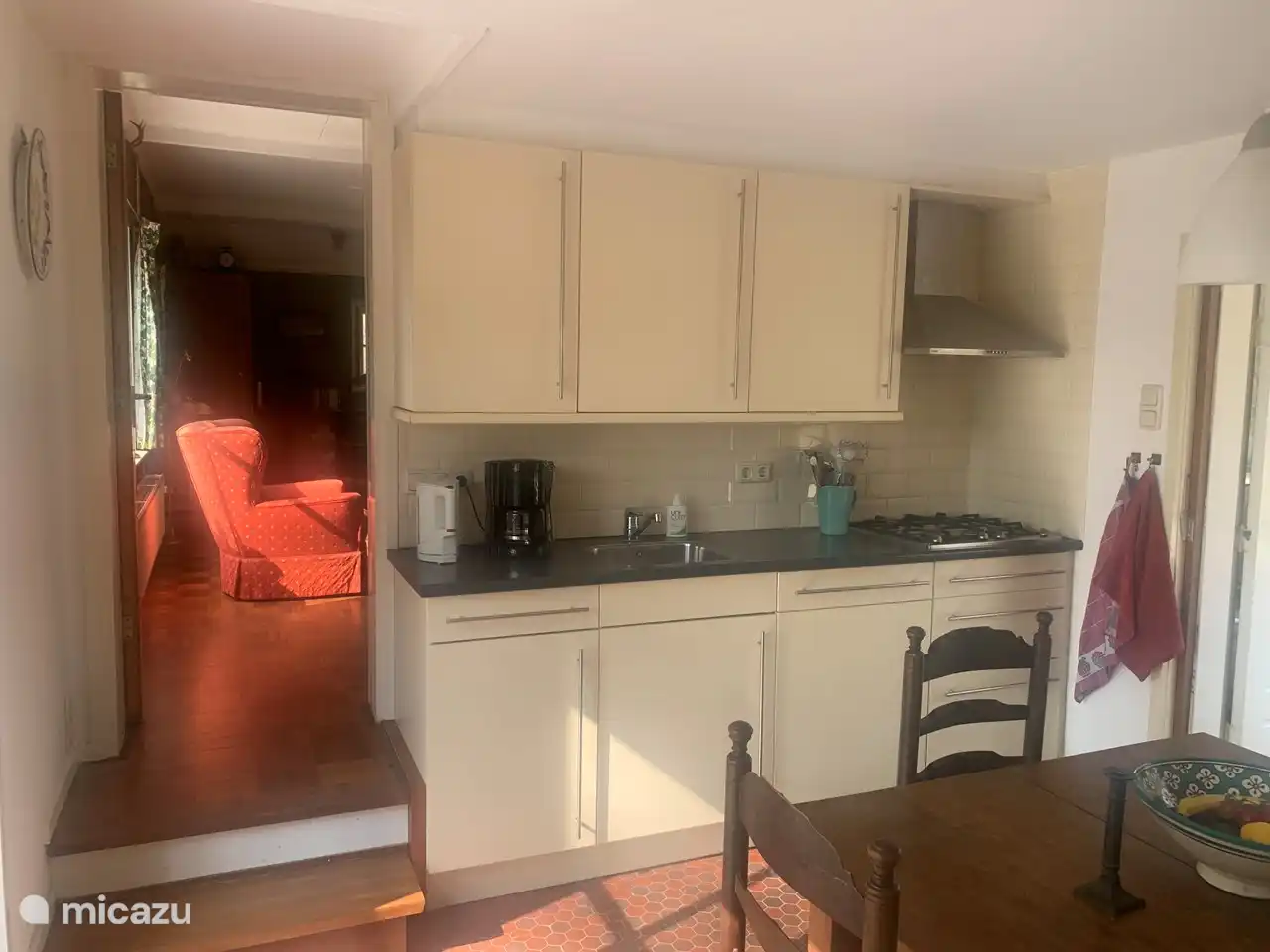 Cocina vista desde el dormitorio principal.