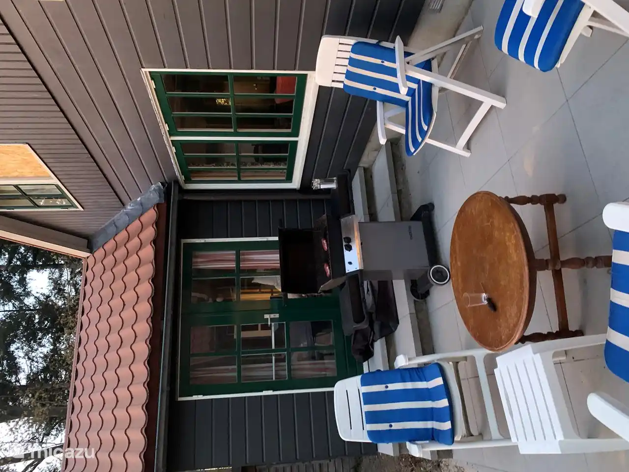 Terraza sol de la tarde / noche adyacente a la cocina y dormitorio invernadero.