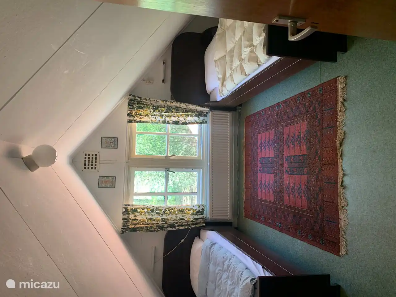 Dormitorio arriba, parte trasera.