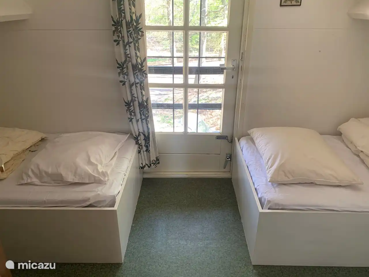 Dormitorio de arriba, Frente (camas para niños)