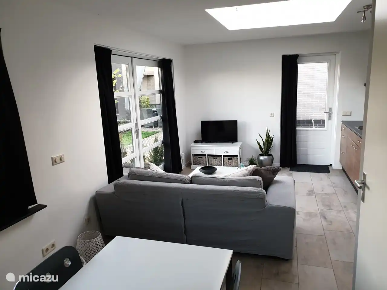 fijne relax zitbank met tv 