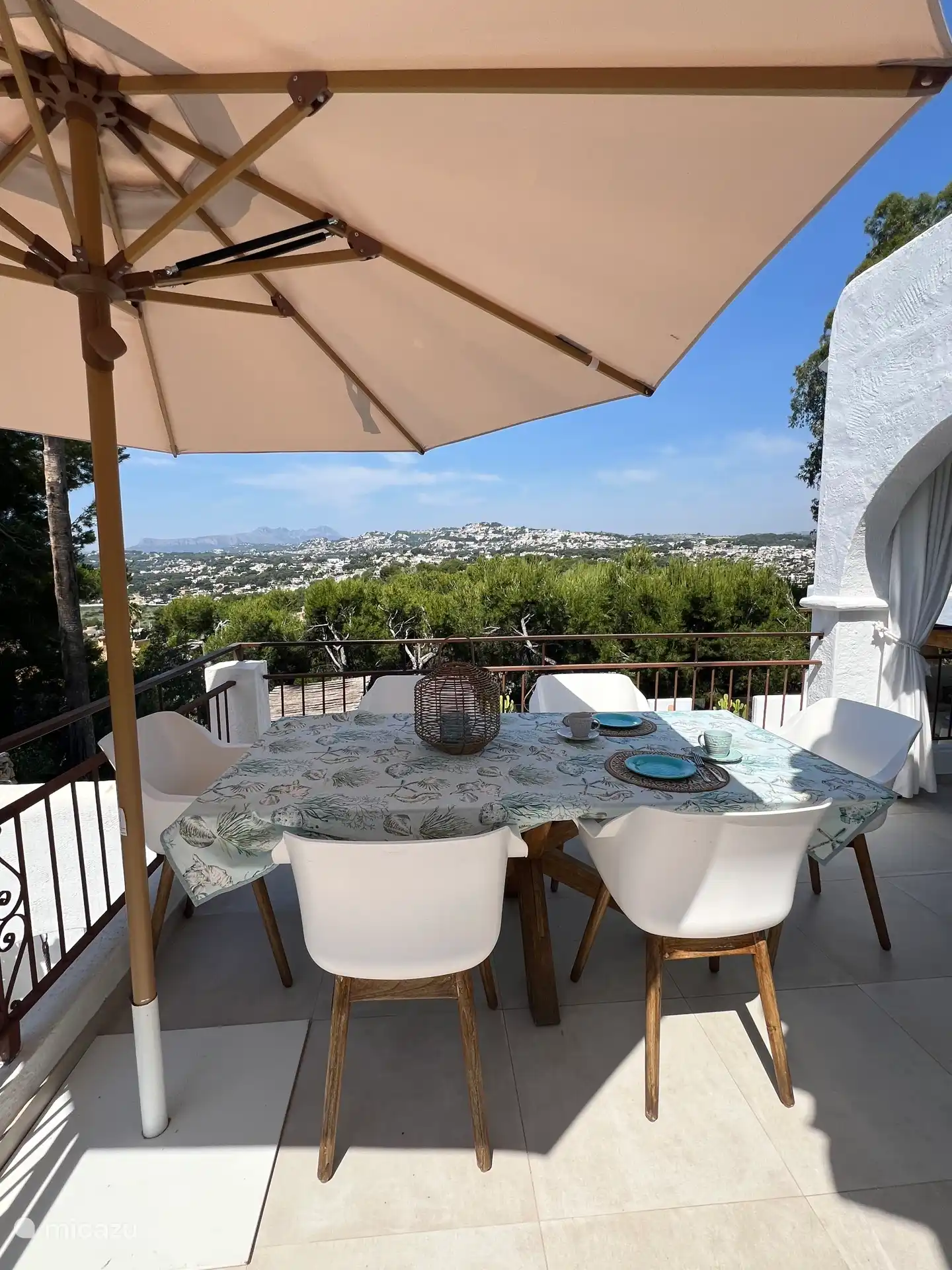 All terraces have views of the valley ??