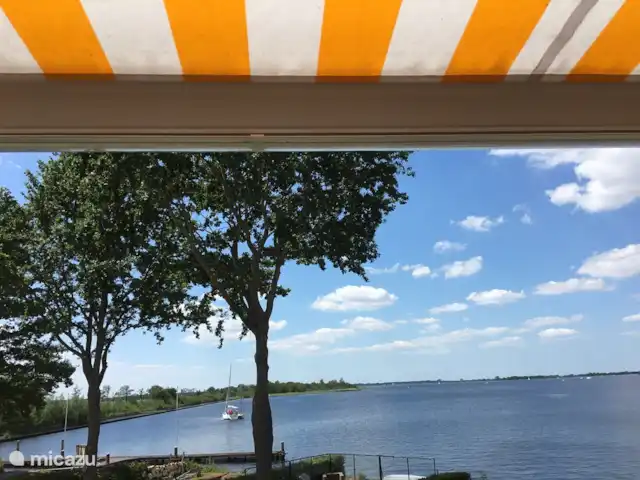 Location de Vacances Pays-Bas, Overijssel, Wanneperveen, appartement - Appartement avec vue sur le lac Giethoorn vue du balcon