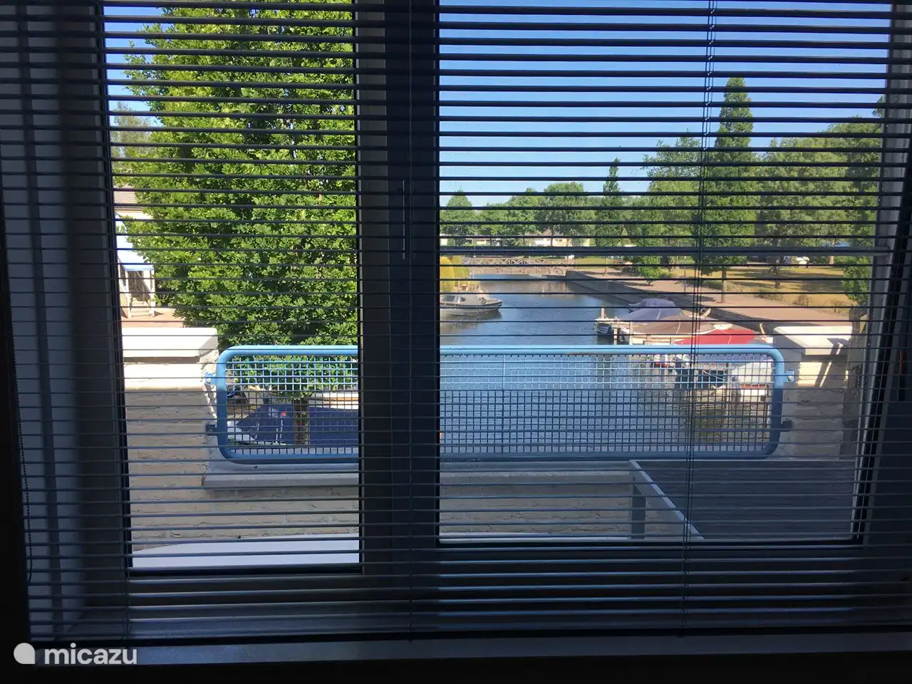 uitzicht vanaf slaapkamer 