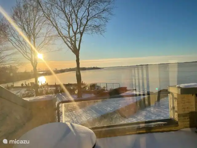 Location de Vacances Pays-Bas, Overijssel, Wanneperveen, appartement - Appartement avec vue sur le lac Giethoorn Image hivernale